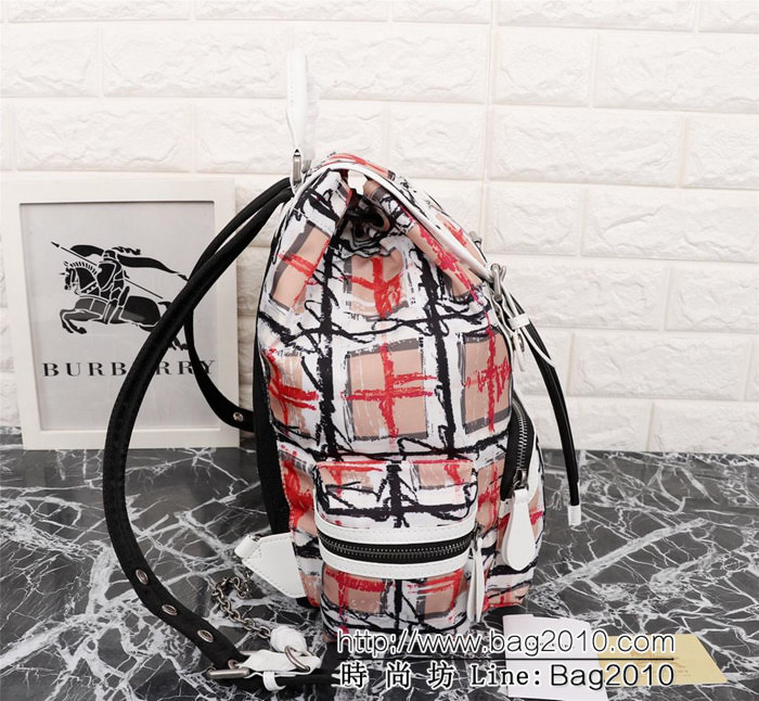 BURBERRY巴寶莉 The Rucksack印花帆布拼皮革 軍旅背包 時尚雙肩包 Burberry字母印花徽標 39622  Bhq1188